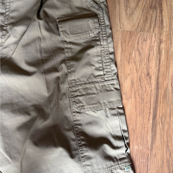 Rustic Ridge Cargo Pants - Picture 2 of 5